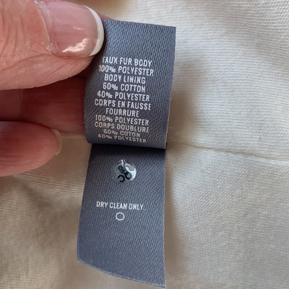 Aerie Sherpa Vest - Picture 8 of 15